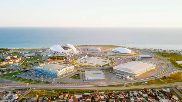 Rusia, Sochi - 03 de septiembre de 2017: Panorama del Parque Olímpico de Sochi, sede de los Juegos Olímpicos de 2014, la Copa Mundial de la FIFA 2018, Fórmula 1 Racing - Autodromo de Sochi — Foto de Stock