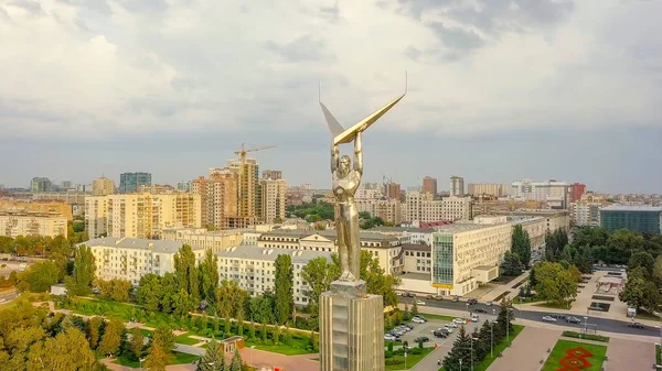 Rusia, Samara - 14 de septiembre de 2017: Vista panorámica de la plaza de la gloria. Monumento de la Gloria, Gobierno de la Región de Samara —  Fotos de Stock
