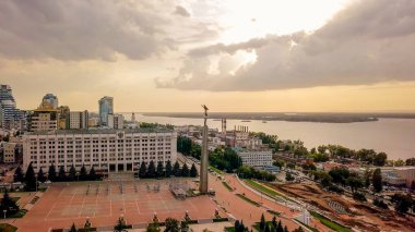 Rusya, Samara - 14 Eylül 2017: Panoramik Zafer Meydanı. Zafer Anıtı, Samara Bölgesi hükümeti 