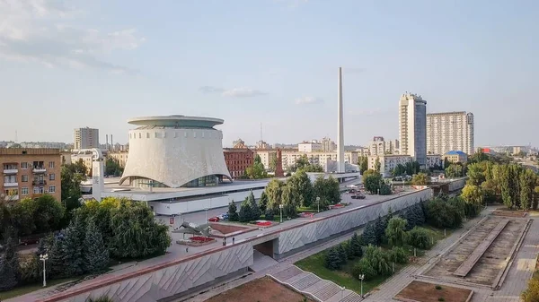 Rusia, Volgogrado - 28 de agosto de 2017: Museo-Reserva La Batalla de Stalingrado es un complejo de museos en Volgogrado. (Gergardt Mill (Grudinina) y Museo Panorama Batalla de Stalingrado  ) — Foto de Stock