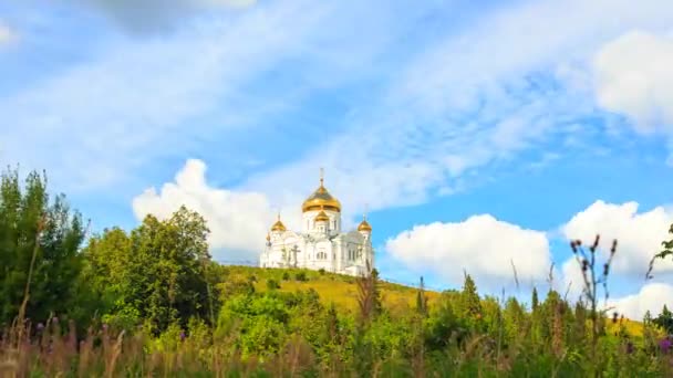 Belogorsky 聖ニコラス正教会 宣教師修道院 ロシア ペルミの領土 白い山 時間の経過 ビデオ Ultrahd — ストック動画