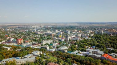 Şehir merkezinin genel panoraması havadan. Rusya, Stavropol 