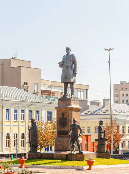 Rosja, Saratov - 27 sierpnia 2017: Pomnik Stołypina - scul — Zdjęcie stockowe