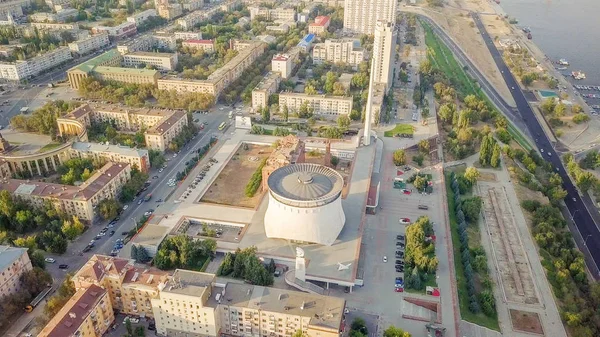 Rusia, Volgogrado - 28 de agosto de 2017: Museo-Reserva La Batalla de Stalingrado es un complejo de museos en Volgogrado. (Gergardt Mill (Grudinina) y Museo Panorama Batalla de Stalingrado  ) — Foto de Stock