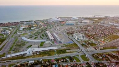 Rusya, Sochi - 03 Eylül 2017: Olimpiyat Panoraması Park Soçi 2014 mahkemelerinin Olimpiyatları, 2018 Dünya Kupası, Formula 1 yarış - Sochi Autodrome. Tren İstasyonu 