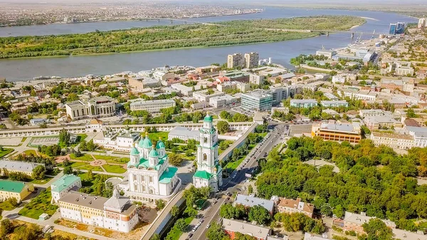 Rusia, Astracán - 12 de septiembre de 2017: Vista aérea del Kremlin de Astracán, complejo histórico y arquitectónico —  Fotos de Stock