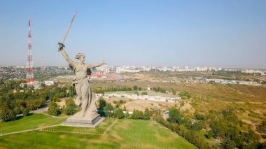 Vatan aramalar heykel! -kompozisyon Merkezi anıt-Ensemble Heroes of Stalingrad Savaşı Mamayev Kurgan olarak için. Sabah erkenden. Volgograd, Rusya Federasyonu 