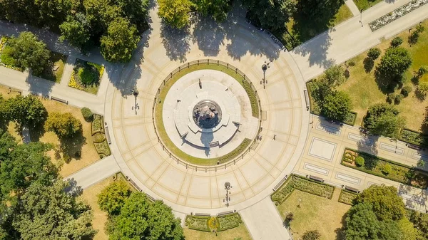 Monumento a Catalina II - un monumento en honor de la emperatriz Catalina II en Krasnodar. Se encuentra en la plaza Ekaterinensky. Ciudad de Krasnodar, Rusia — Foto de Stock