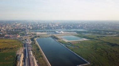 Rostov-on-Don'ın panoramik hava görünümünü. Stadyum, Don Nehri. Rusya, Rostov-on-Don. Video. UltraHD (4k)