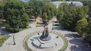 Rusya, Krasnodar - 30 Ağustos 2017: İmparatoriçe Catherine II, Ekaterinensky Meydanı ' nda şehir Krasnodar, Rusya'nın anıt. Video. UltraHD (4k)