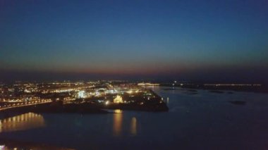 Havadan görünümü için Oka ve Volga, gece Stadyumu ve nehir istasyonunda görünümünü izdiham. Nizhny Novgorod, Rusya Federasyonu. Video