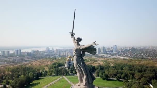 Skulptur Fäderneslandet Calling Sammansättning Mitten Hjältar Slaget Stalingrad Mamayev Kurgan — Stockvideo