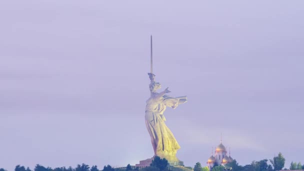 俄罗斯 伏尔加格勒 2017年8月28日 雕塑祖国呼唤 纪念碑的组合中心 合奏到斯大林格勒战役的英雄在 Mamayev 库尔干 俄罗斯 伏尔加格勒 — 图库视频影像