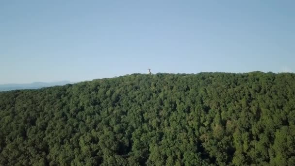 Berg Met Toren Dichte Groene Bossen Mount Akhun Sochi Rusland — Stockvideo