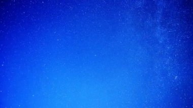 Mavi açık gökyüzü ve yıldızlar. Timelapse. Video