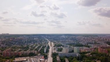 Rusya, Penza - 27 Ağustos 2017: Penza şehri yaz aylarında hava Panoraması. Karpinsky Caddesi. Penza, Rusya Federasyonu. Video. UltraHD (4k)