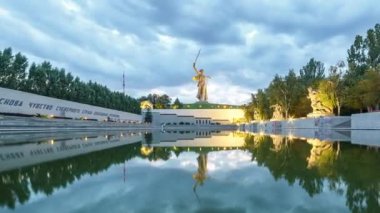 Rusya, Volgograd - 28 Ağustos 2017: Vatan arama heykel! -kompozisyon Merkezi anıt-Ensemble Heroes of Stalingrad Savaşı Mamayev Kurgan olarak için. Video. UltraHD (4k)