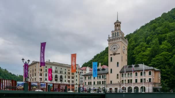 Sochi Ryssland September 2017 Clock Tower Rosa Khutor Vid Solnedgången — Stockvideo