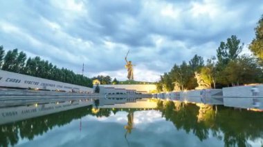 Rusya, Volgograd - 28 Ağustos 2017: Vatan arama heykel! -kompozisyon Merkezi anıt-Ensemble Heroes of Stalingrad Savaşı Mamayev Kurgan olarak için. Video. UltraHD (4k)