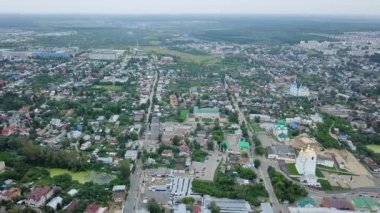 Bir kuş bakışı, Rusya üzerinden Arzamas şehir panoraması. Video. UltraHD (4k)