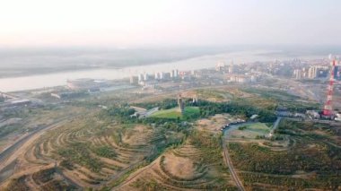 Heykel vatan arama! -kompozisyon Merkezi anıt-Ensemble Heroes of Stalingrad Savaşı Mamayev Kurgan olarak için. Sabah erkenden. Volgograd, Rusya Federasyonu. Video. UltraHD (4k)