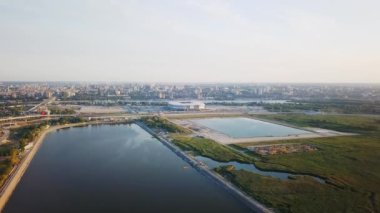 Rostov-on-Don'ın panoramik hava görünümünü. Stadyum, Don Nehri. Rusya, Rostov-on-Don. Video. UltraHD (4k)