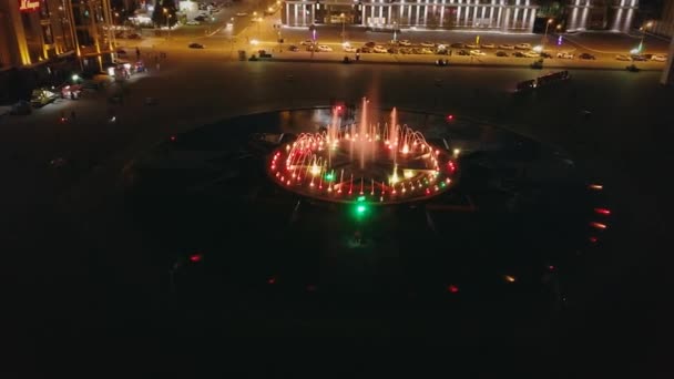 俄罗斯 Saransk 2017年8月25日 晚上在千禧广场唱歌喷泉 2018世界杯在俄罗斯的城市 Ultrahd — 图库视频影像