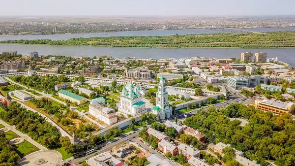 Widok z lotu ptaka Kremla Astrakhan, historyczne i architektoniczne kompleksu. Rosja, Astrachań — Zdjęcie stockowe