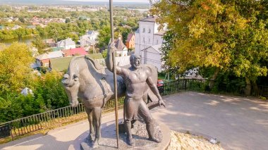 Rusya, Penza - 27 Ağustos 2017: Heykel kompozisyon ilk yerleşimci (ilk yerleşimci anıt) - bir anıt Penza, kurucuları ve bu şehrin ilk sakinleri için ayrılır 