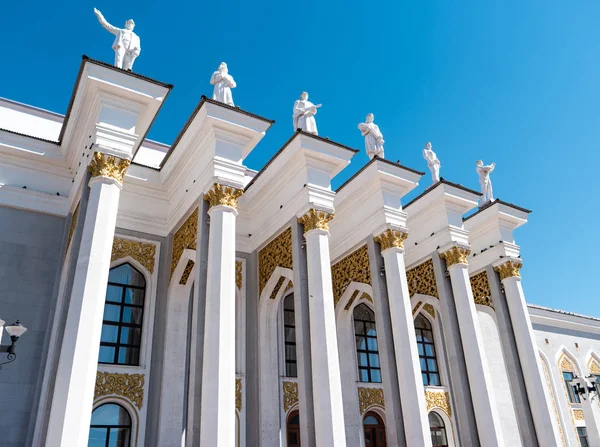 Karaganda, Kazakistan - 1 settembre 2016: Palazzo della cultura di — Foto Stock