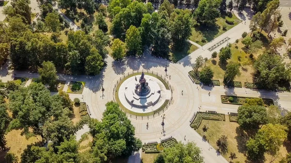 Pomnik Katarzyny Ii - pomnik ku czci cesarzowej Katarzyny Ii w Krasnodarze. Hotel znajduje się przy placu Ekaterinensky. Miasto Krasnodar, Rosja — Zdjęcie stockowe