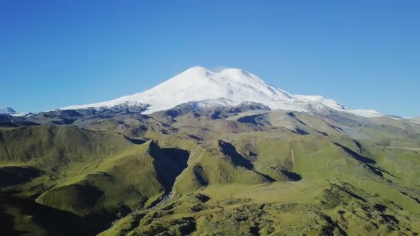 Niesamowity Widok Lotu Ptaka Mountain Elbrus Lecie Kabardyno Bałkarii Rosja — Wideo stockowe