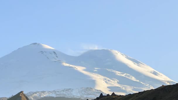 惊人的 Elbrus 山在日落 高加索 俄罗斯 — 图库视频影像