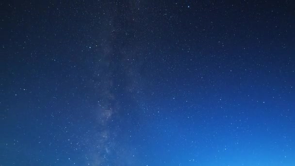 Muhteşem Gece Gökyüzünde Zaman Atlamalı Hareketli Yıldız Video — Stok video