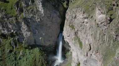 inanılmaz hava görünümünü Elbruz Dağı yaz, Kabardey-çatışmalar işgalciler, Rusya Federasyonu. Video