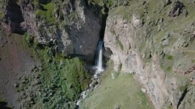 inanılmaz hava görünümünü Elbruz Dağı yaz, Kabardey-çatışmalar işgalciler, Rusya Federasyonu. Video
