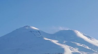 şaşırtıcı Elbruz Dağı'nda günbatımı, Kafkasya, Rusya Federasyonu. Video