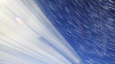 Dağ Elbrus üzerinde ay. Gece manzarası. Rusya. Video. UltraHD (4k)