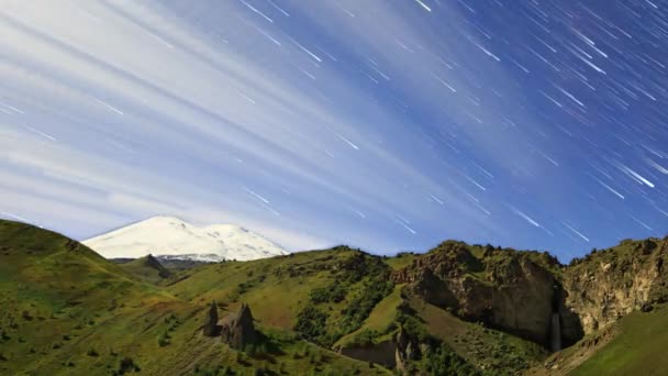 Luna Sobre Montaña Elbrus Paisaje Nocturno Rusia Vídeo — Vídeo de stock