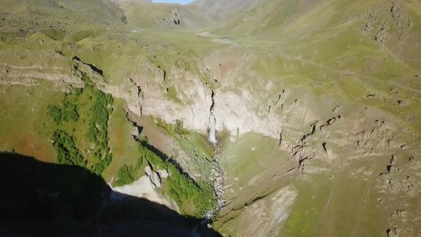 Vista Aérea Montaña Elbrus Cascada Del Sultán Sobre Río Kyzyl — Vídeos de Stock