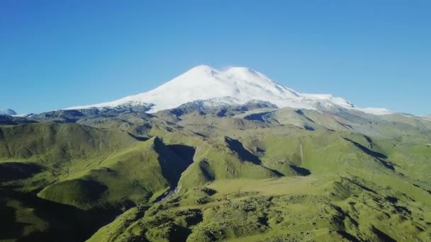 Καταπληκτική Εναέρια Άποψη Του Ελμπρούς Βουνού Καλοκαίρι Δημοκρατία Της Καμπαρντίνο — Αρχείο Βίντεο