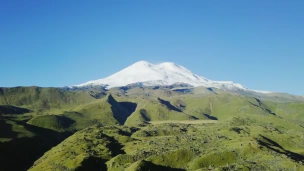 Niesamowity Widok Lotu Ptaka Mountain Elbrus Lecie Kabardyno Bałkarii Rosja — Wideo stockowe