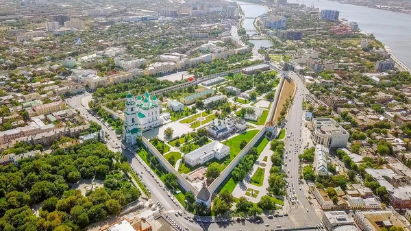 Vista aérea del Kremlin de Astracán, complejo histórico y arquitectónico. Rusia, Astracán — Foto de Stock