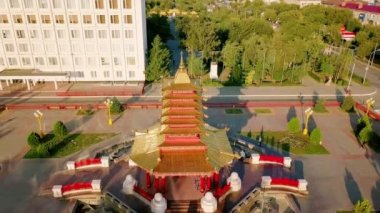 Yedi gün Pagoda içinde şehir Elista, Kalmıkya, Rusya, Video, Ultrahd (4k Merkez Lenin Meydanı)