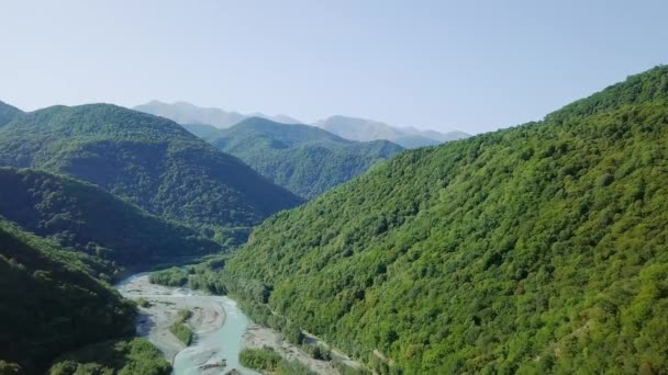 Καταπληκτική Εναέρια Θέα Στον Ποταμό Teberda Ελμπρούζ Στον Καύκασο Καρατσάι — Αρχείο Βίντεο