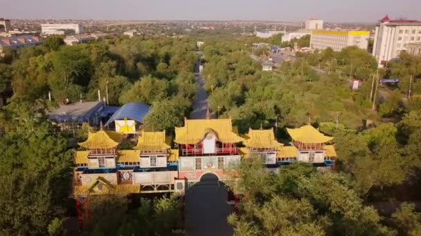 ゴールデン ゲートは 仏教建築構造 エリスタ カルムイク共和国に位置します ロシア ビデオ Ultrahd — ストック動画