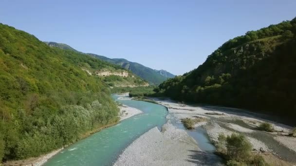 Καταπληκτική Εναέρια Θέα Στον Ποταμό Teberda Ελμπρούζ Στον Καύκασο Καρατσάι — Αρχείο Βίντεο