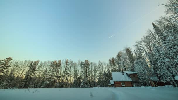 Casa Borde Del Bosque Puesta Sol Anochecer Noche Lapso Tiempo — Vídeos de Stock