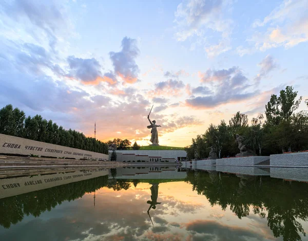 Rússia, Volgograd - 28 de agosto de 2017: Sculpture Motherland Calls ! — Fotografia de Stock