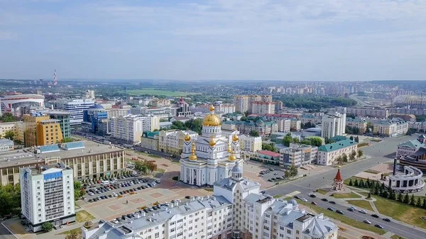 Cathédrale de Saint-juste guerrier Feodor Ushakov. Saransk, Russie. Belle vue panoramique sur la ville — Photo